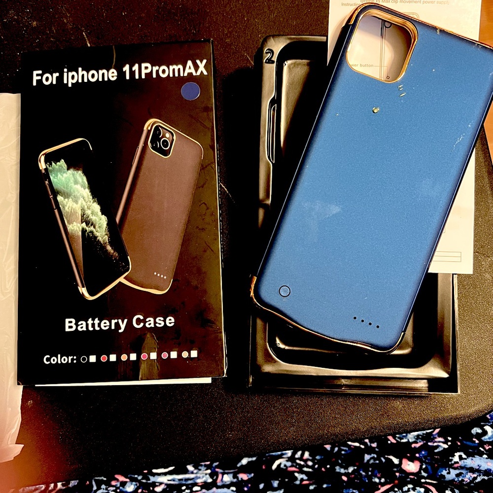 Battery/case for a 11 Pro Max blue wit gold trim